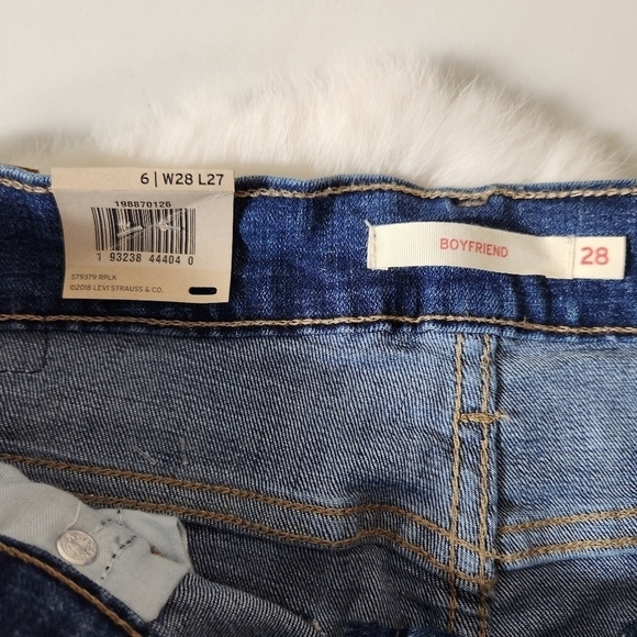 Levis Womens Boyfriend Hypersoft Lightly Distressed Cuffed Jeans-Sz 28x27 (NWT) - Picture 8 of 11